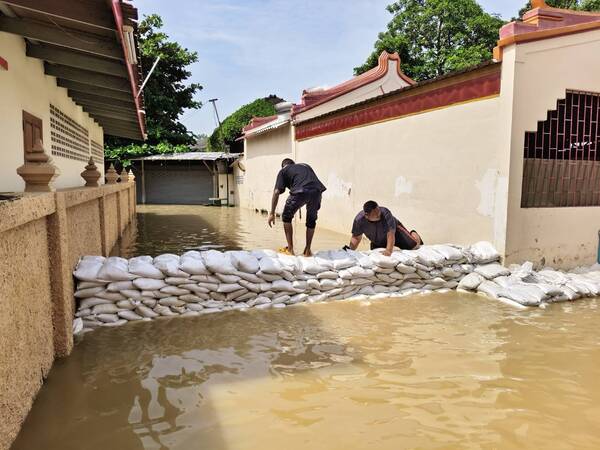 ทีมสู้น้ำ ปากเกร็ด (๑๐ พฤศจิกายน ๒๕๖๘)